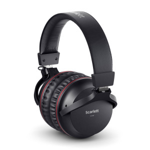 Focusrite Scarlett 2i2 Studio 4th Generation Headphones